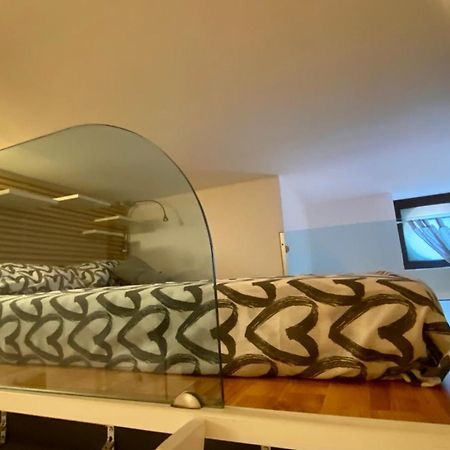 Zeus Charming Apartment سيراكوزا الغرفة الصورة